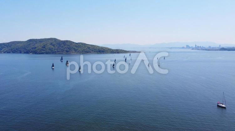 海原とヨットの群れ 海,福岡,美しいの写真素材