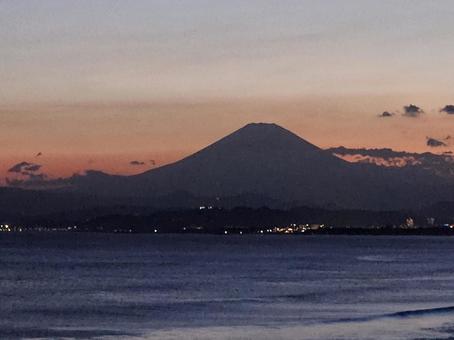 夕焼けと富士山 夕焼けと富士山の写真
