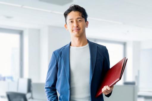 笑顔の男性ビジネスマン 笑顔の男性ビジネスマン 男性,ビジネス,ビジネスマンの写真素材