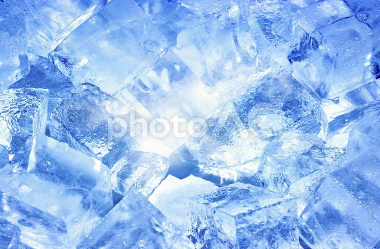 ひんやり冷気たくさんの氷 ブロックアイスのイメージ　ALP 氷,冷気,ブロックアイスの写真素材