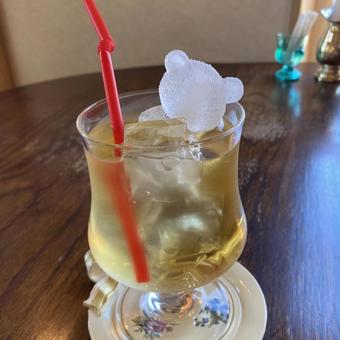くまさんとリンゴジュース② くまさんとリンゴジュース② 氷,ice,クマの写真素材