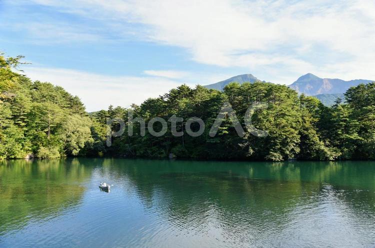 湖畔の風景 湖畔,風景,湖の写真素材