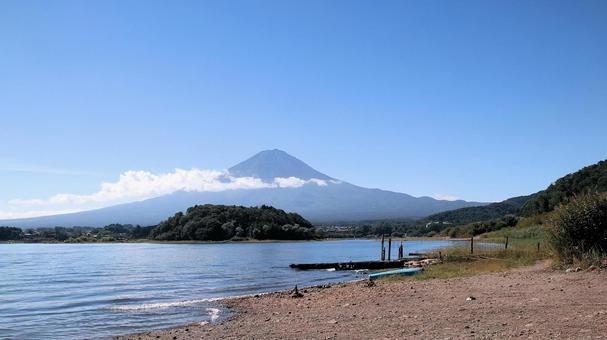 河口湖畔から望む初秋の富士山 富士山,初秋,9月の写真素材