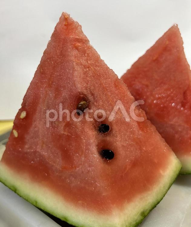 サクッと切り分けたスイカ スイカ,すいか,果物の写真素材