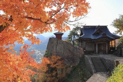 秋の山寺（開山堂、納経堂と紅葉） 山寺,納経堂,開山堂の写真素材