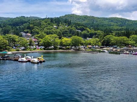 芦ノ湖海賊船にて箱根町港付近から見る桟橋 芦ノ湖海賊船にて箱根町港付近から見る桟橋 箱根町港,箱根海賊船,遊覧船の写真素材