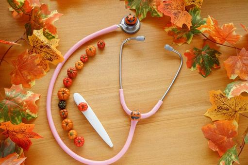 ハロウィンの飾りと聴診器と体温計 ハロウィンの飾りと聴診器と体温計 ハロウィン,聴診器,体温計の写真素材