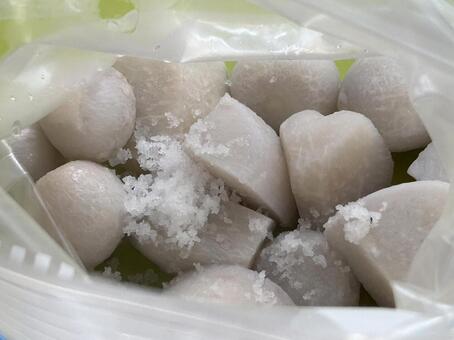 塩麹で漬けるだけです 里芋,さといも,小芋の写真素材