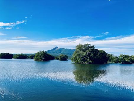 大沼公園から眺める駒ヶ岳 大沼公園から眺める駒ヶ岳 北海道,駒ヶ岳,大沼の写真素材