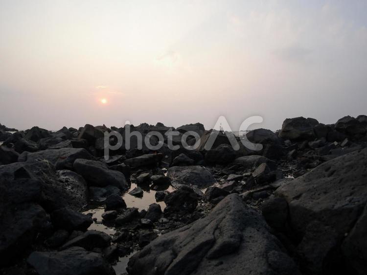 磯の夕日 夕暮れ,夕焼け,海岸の写真素材