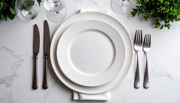 食器 白い皿 ナイフ フォーク スプーン 食器 白い皿 ナイフ フォーク スプーンの写真