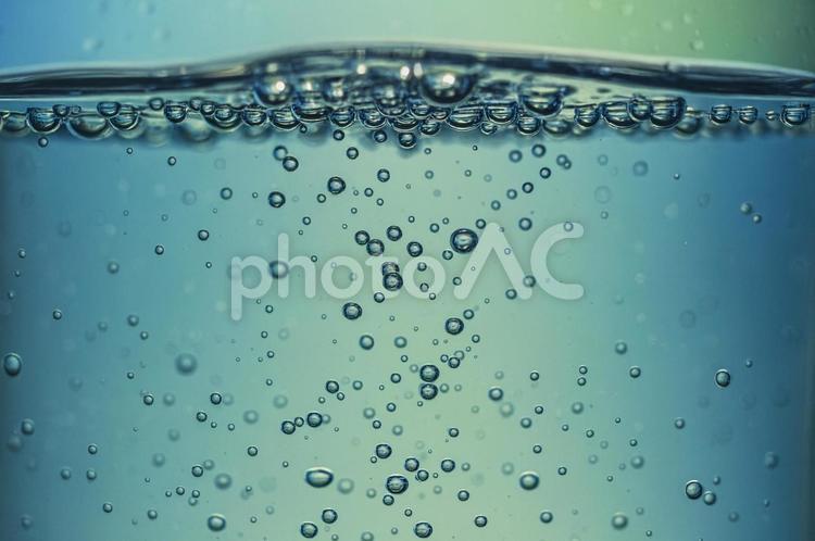 水中を上昇する気泡 泡,水中,青の写真素材