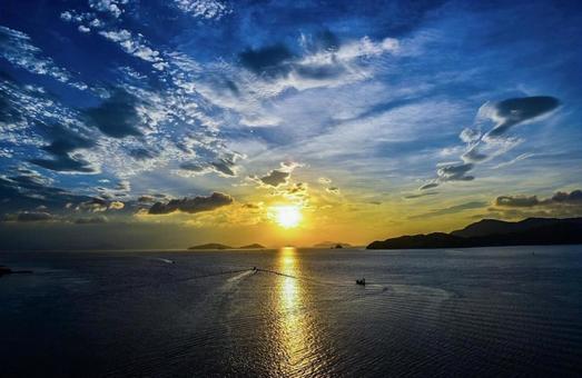 日の出と海 日の出と海の写真