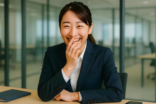 楽しむ営業女性の写真