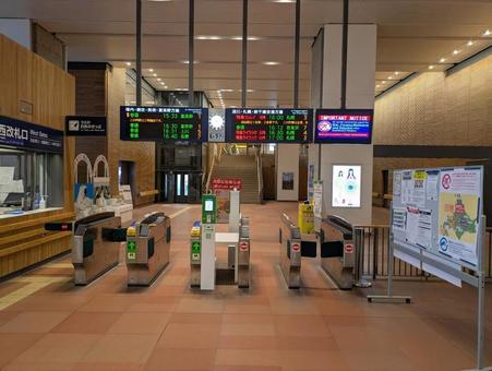 JR旭川駅自動改札機と列車時刻案内板 JR旭川駅自動改札機と列車時刻案内板 旭川駅,鉄道,自動改札機の写真素材
