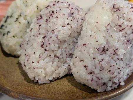 おにぎり おにぎり おにぎり,食べ物,お弁当の写真素材