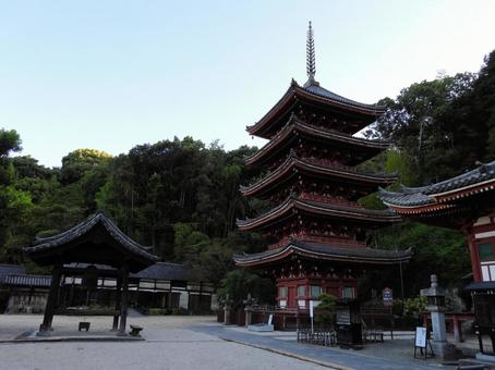 中道山 円光寺 明王院 五重塔 中道山 円光寺 明王院 五重塔の写真