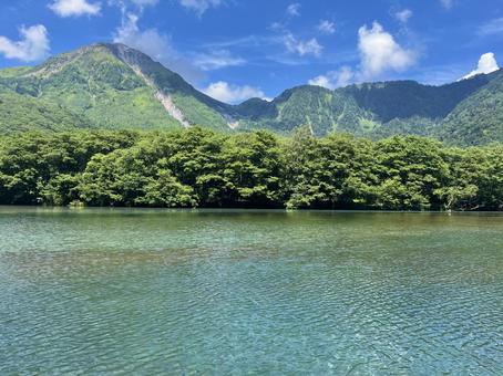 大正池 焼岳 上高地 大正池 焼岳 上高地の写真