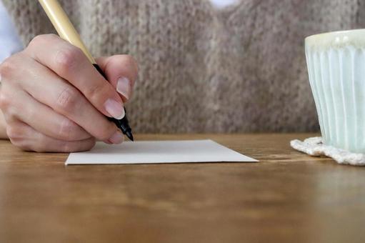 ハガキを書く女性　年賀状イメージ 年賀状,書く,女性の写真素材