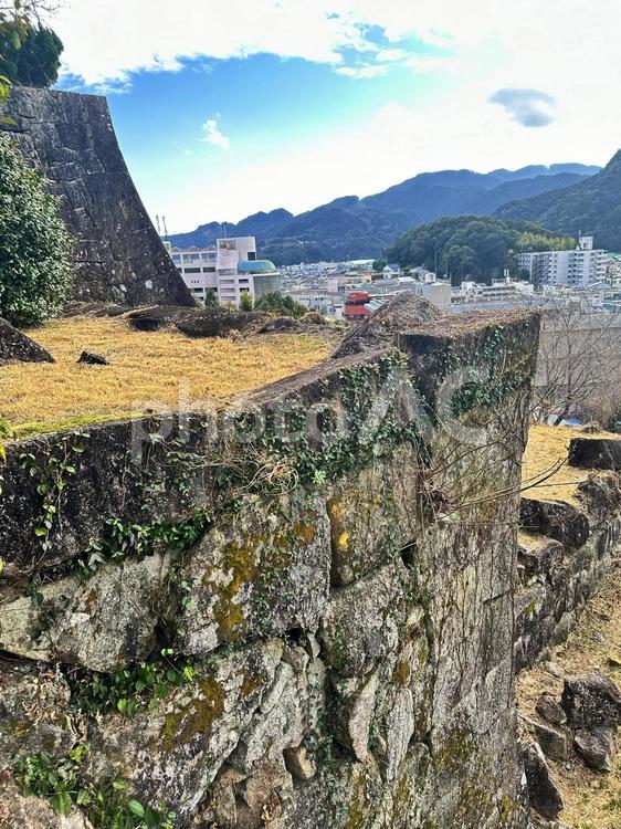 新宮城跡（丹鶴城跡）冬の城跡　城跡公園 新宮城跡（丹鶴城跡）,新宮市,熊野川 冬の城跡の写真素材
