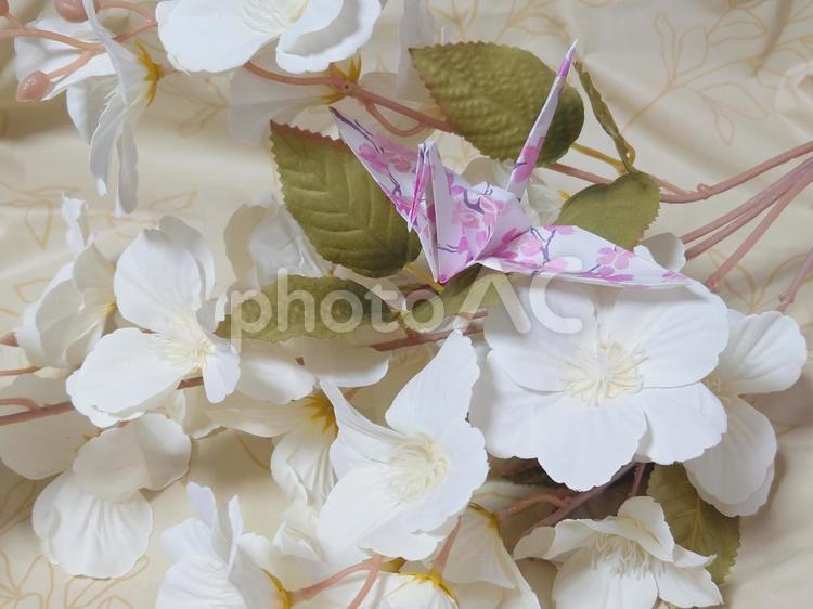 折り鶴と花 かわいい,折り鶴,鶴の写真素材