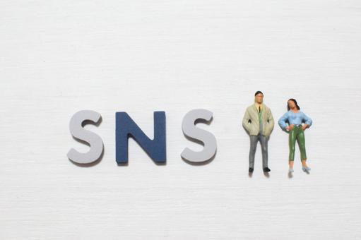 SNSの文字とビジネスマン① SNSの文字とビジネスマン① ソーシャルネットワーキングサー,ネット,ブログの写真素材