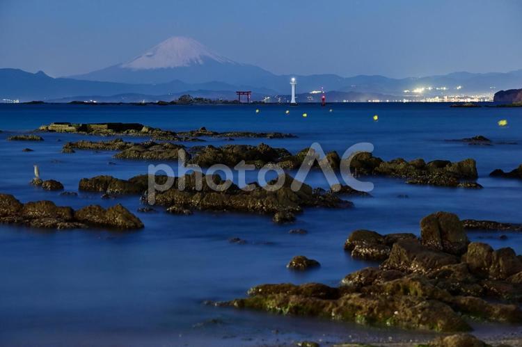 夜景の富士と灯台 富士山,山,灯台の写真素材