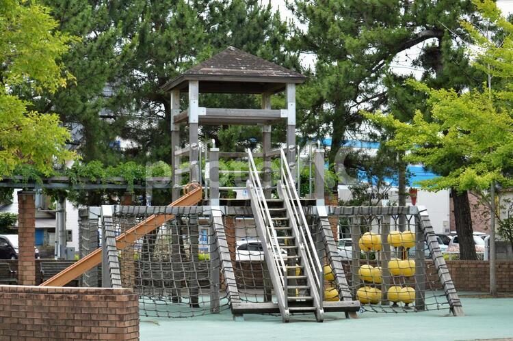 公園の遊具　複合型遊具　滑り台 公園,遊具,複合の写真素材