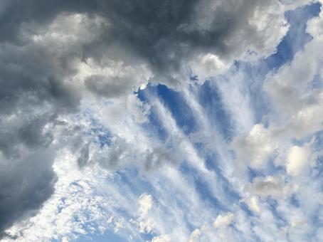 筋雲(すじぐも)巻雲(けんうん) 筋雲(すじぐも)巻雲(けんうん) 筋雲,すじぐも,巻雲の写真素材