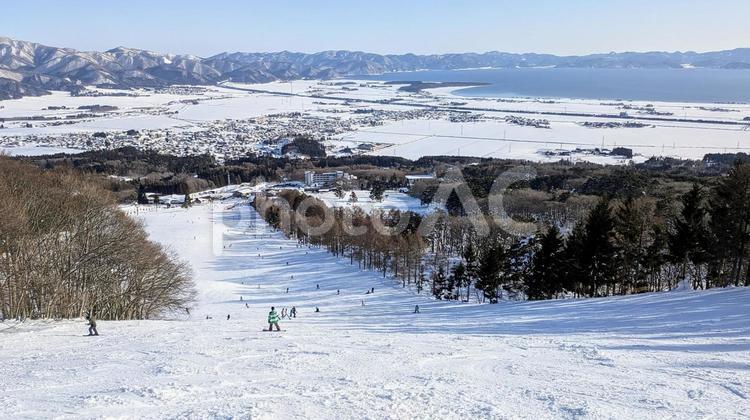 絶景・猪苗代スキー場 ゲレンデ,猪苗代湖,湖の写真素材