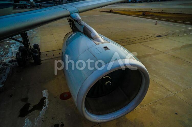 飛行機のジェットエンジンのイメージ ジェットエンジン,飛行機,旅客機の写真素材