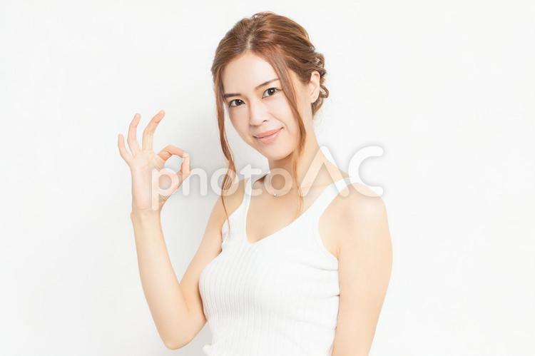 OKのジェスチャーをする若い女性 女性,ビジネス,okの写真素材