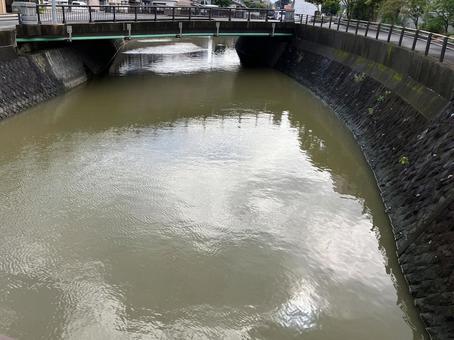 雨あがりの増水した川 雨あがりの増水した川 自然,景色,雨上がりの写真素材
