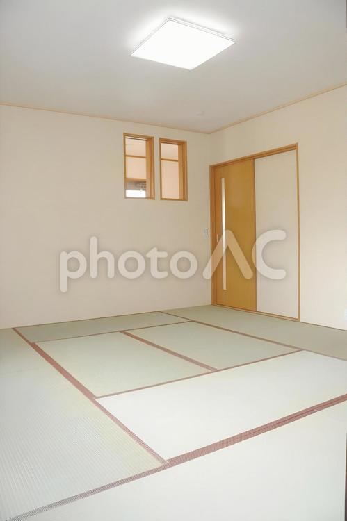 和室　畳　小さな和室　照明　引戸　窓 家,きれい,木造住宅の写真素材