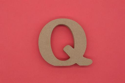 赤背景にアルファベットのq 赤背景にアルファベットのqの写真
