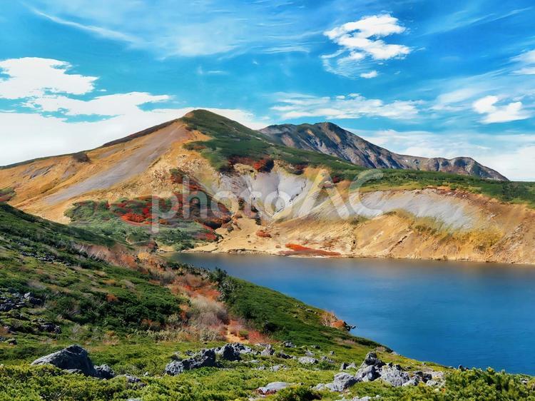白馬大池と小蓮華山 白馬大池,小蓮華山,長野の写真素材