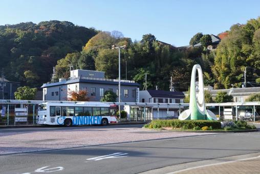 石清水八幡宮駅の駅前バスロータリー 石清水八幡宮駅,駅前,バスロータリーの写真素材