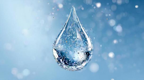 透明な雫がきらめく美容イメージの写真