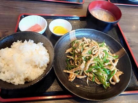 青椒肉絲  町中華,ごはん,食事の写真素材