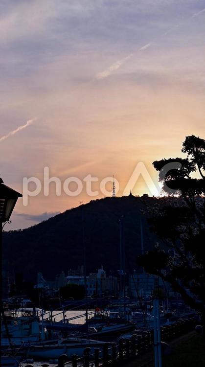 夕暮れの眉山 夕暮れ,港,港町の写真素材