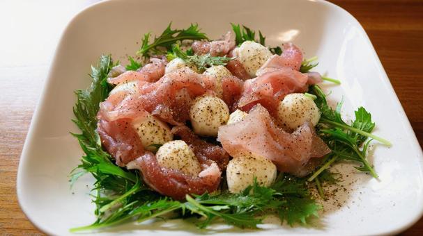 生ハムとチーズのサラダ サラダ,生ハム,モッツァレラの写真素材