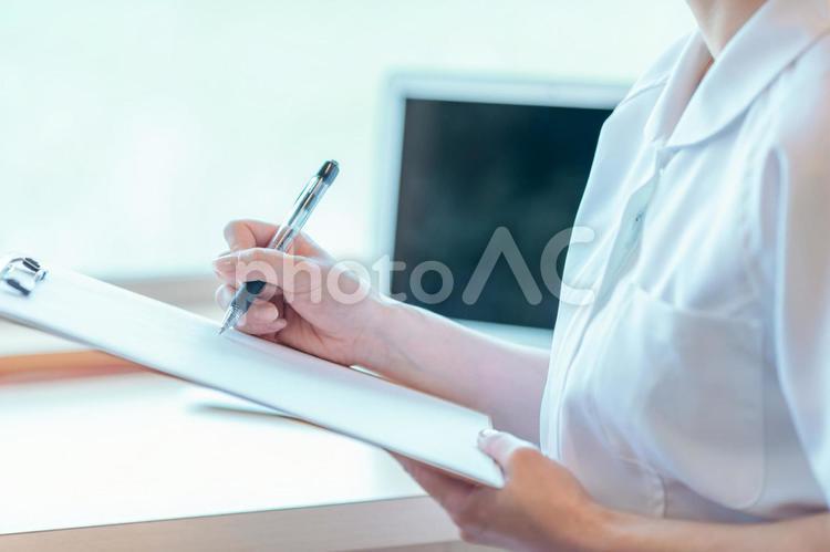 記録をとる看護師 問診,診察,看護師の写真素材