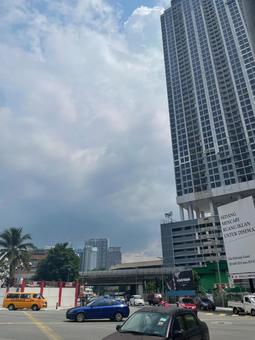 東南アジアのビジネス街と交通の流れ 東南アジアのビジネス街と交通の流れ 建物,海外,高層ビルの写真素材