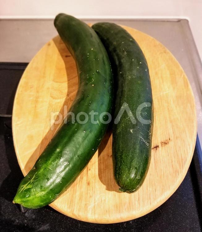 夏野菜のお化けきゅうり 健康,自然,栄養の写真素材