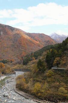 姫川　新潟　雪山 背景,姫川,風景の写真素材