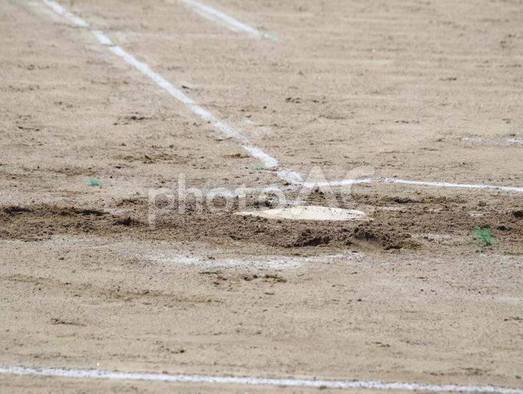 野球のベースと白線 ベース,白線,グランドの写真素材