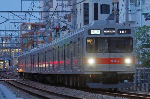 東急大井町線、9000系、9013編成 東急大井町線、9000系、9013編成の写真