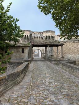 南仏 街並み アビニョン 南仏,ヨーロッパ,門の写真素材