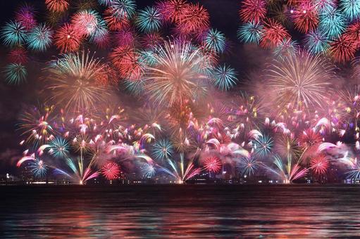 Colorful fireworks over the lake/Matsue Suigo Festival, JPG