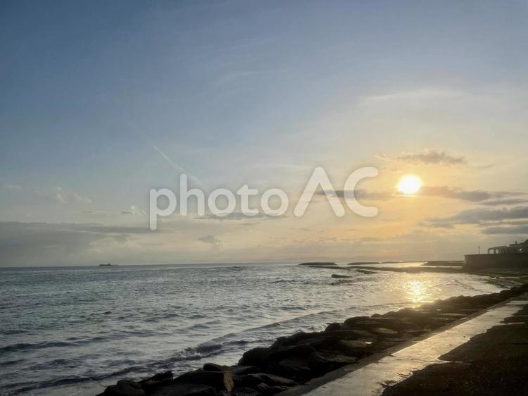 海岸の夕景 海岸,エモい,夕景の写真素材